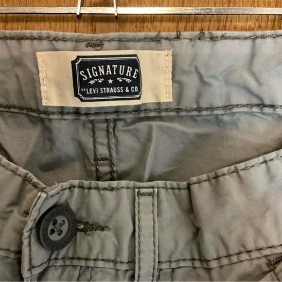 Signature Levi Strauss Shorts Size 6 - Picture 3 of 6